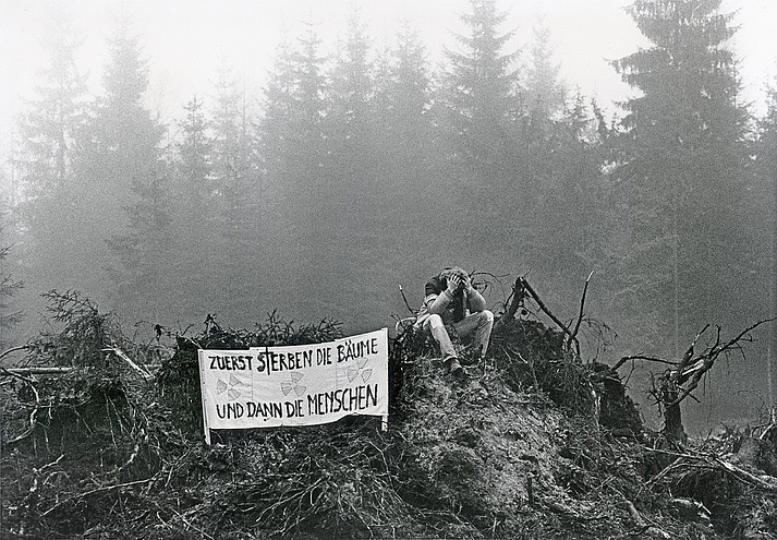 Ein verzweifelter Demonstrant bei Protesten gegen das Waldsterben